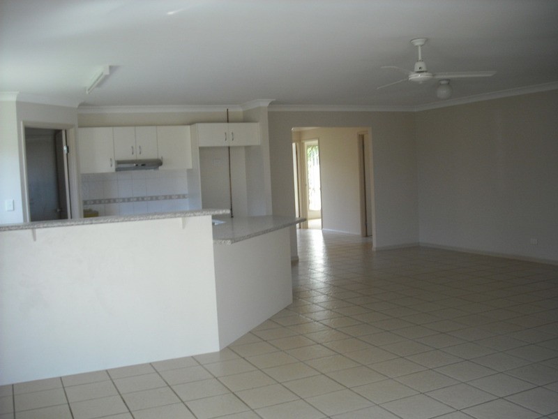 4 Zane Street, Molendinar QLD 4214