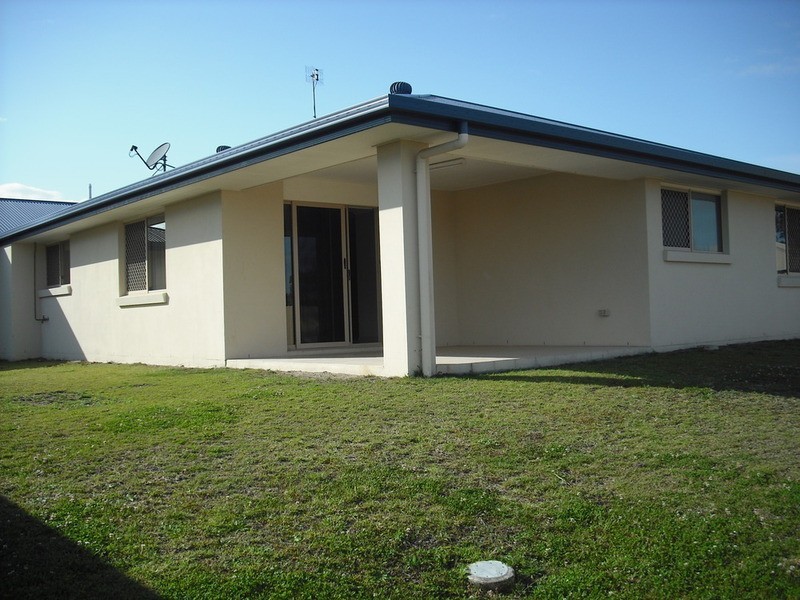 4 Zane Street, Molendinar QLD 4214