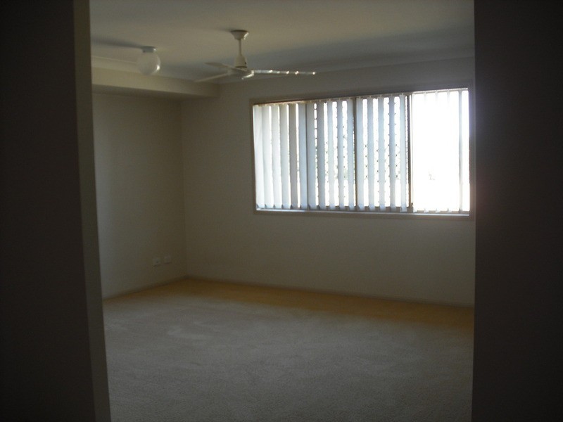 4 Zane Street, Molendinar QLD 4214