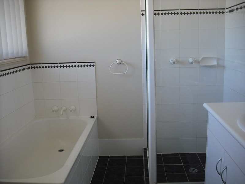 4 Zane Street, Molendinar QLD 4214