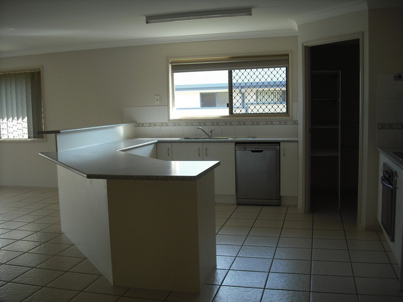 4 Zane Street, Molendinar QLD 4214