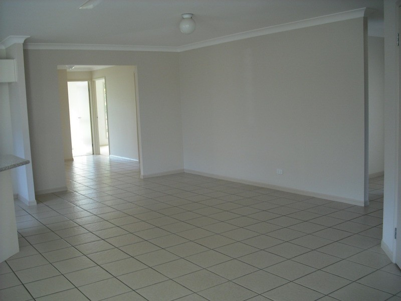 4 Zane Street, Molendinar QLD 4214