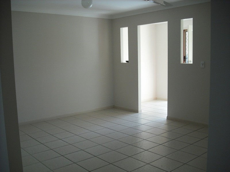 4 Zane Street, Molendinar QLD 4214