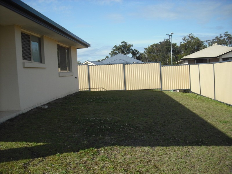 4 Zane Street, Molendinar QLD 4214