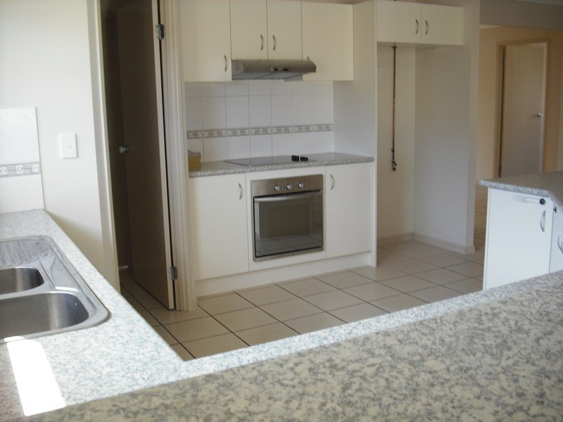 4 Zane Street, Molendinar QLD 4214