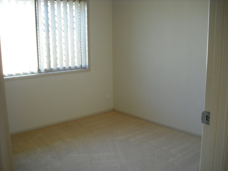 4 Zane Street, Molendinar QLD 4214