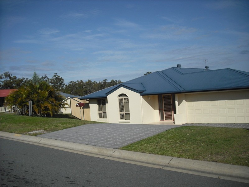 4 Zane Street, Molendinar QLD 4214