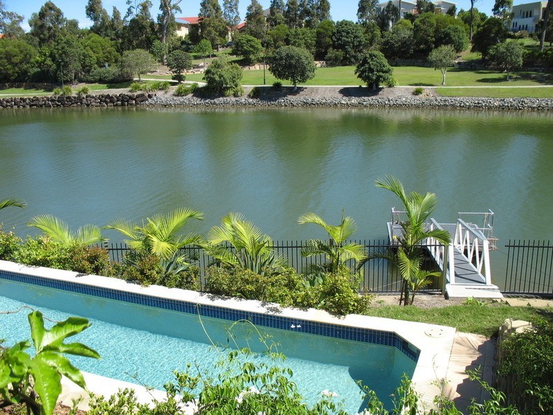 17 Valetta Crescent, Varsity Lakes QLD 4227