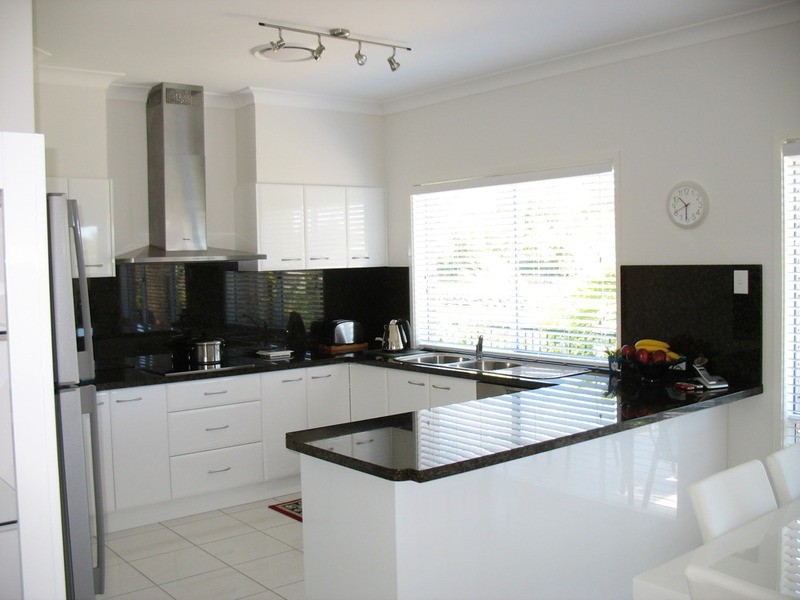 17 Valetta Crescent, Varsity Lakes QLD 4227