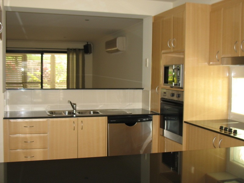 2/4 Heights Drive, Robina QLD 4226