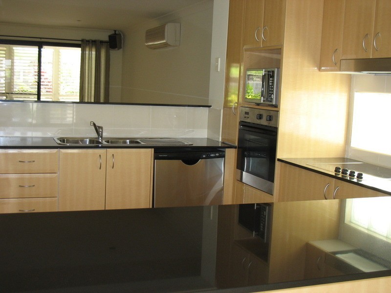 2/4 Heights Drive, Robina QLD 4226