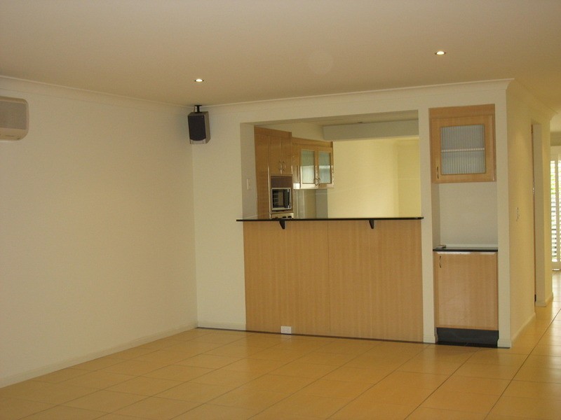 2/4 Heights Drive, Robina QLD 4226