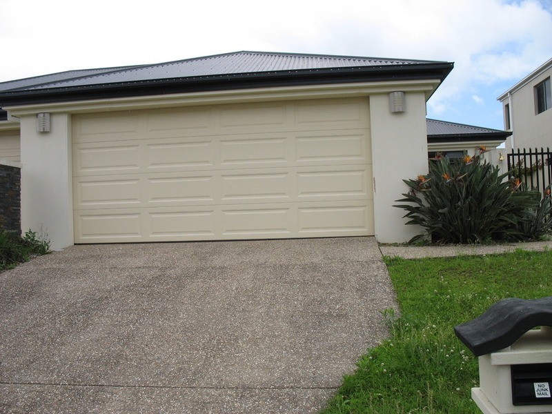 2/4 Heights Drive, Robina QLD 4226