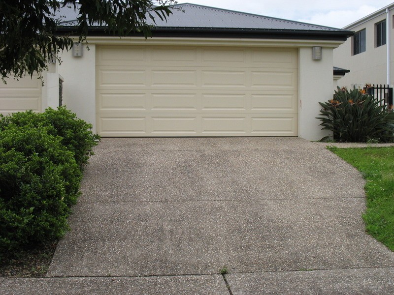 2/4 Heights Drive, Robina QLD 4226