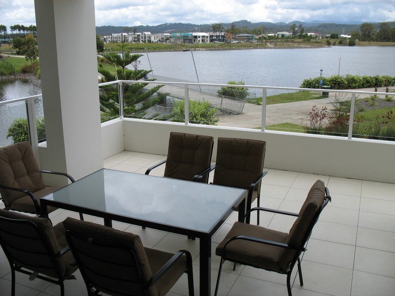 5/1 Lakefront Crescent, Varsity Lakes QLD 4227