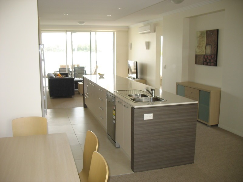 5/1 Lakefront Crescent, Varsity Lakes QLD 4227