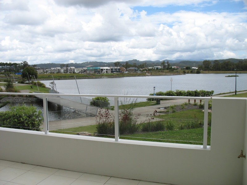 5/1 Lakefront Crescent, Varsity Lakes QLD 4227