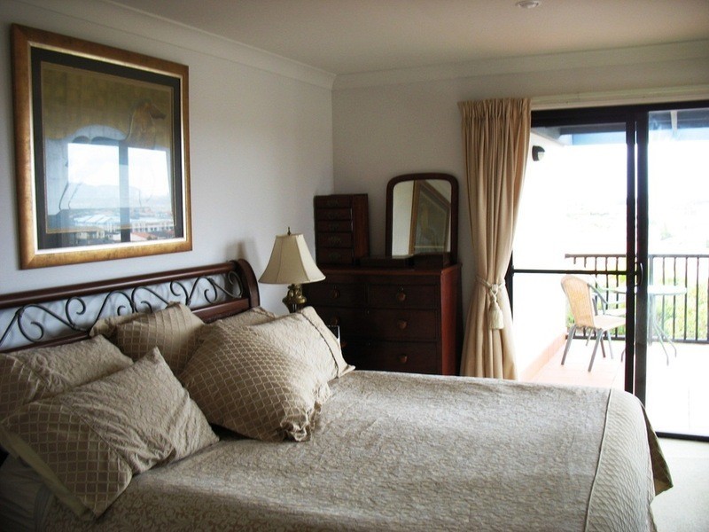 3/8 Blue Ridge Crescent, Varsity Lakes QLD 4227