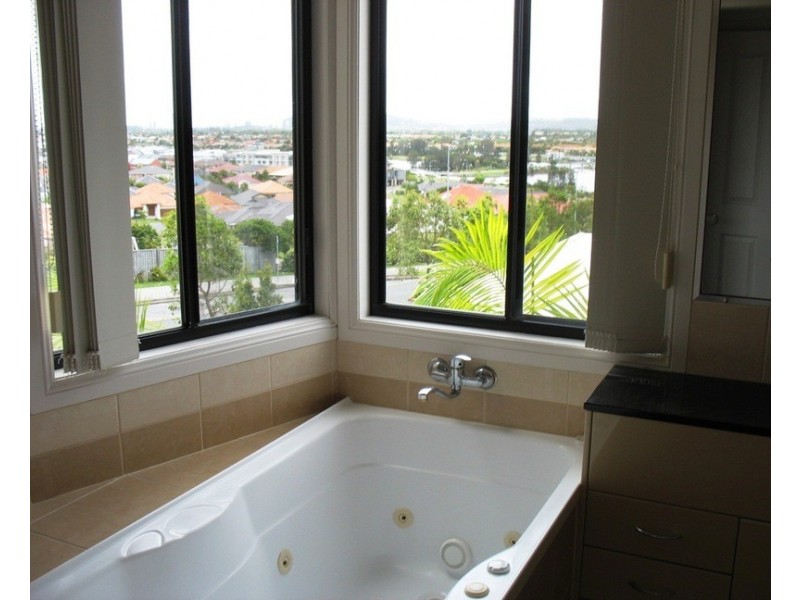 3/8 Blue Ridge Crescent, Varsity Lakes QLD 4227