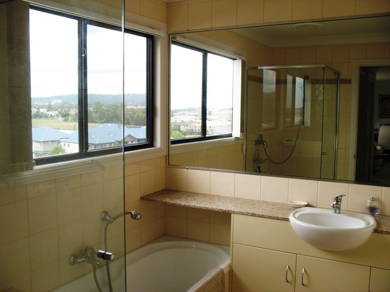 3/8 Blue Ridge Crescent, Varsity Lakes QLD 4227