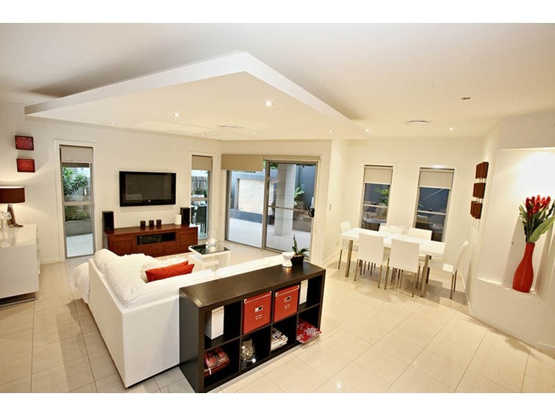 2/27 Port Peyra Crescent, Varsity Lakes QLD 4227