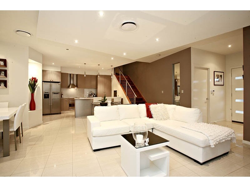 2/27 Port Peyra Crescent, Varsity Lakes QLD 4227