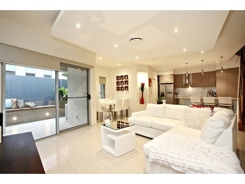 2/27 Port Peyra Crescent, Varsity Lakes QLD 4227