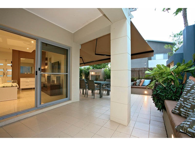 2/27 Port Peyra Crescent, Varsity Lakes QLD 4227