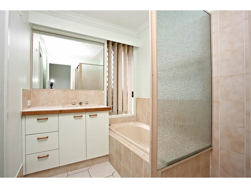 6 Macedon Close, Robina QLD 4226