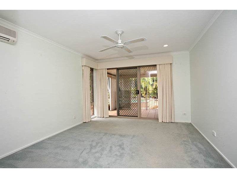 6 Macedon Close, Robina QLD 4226