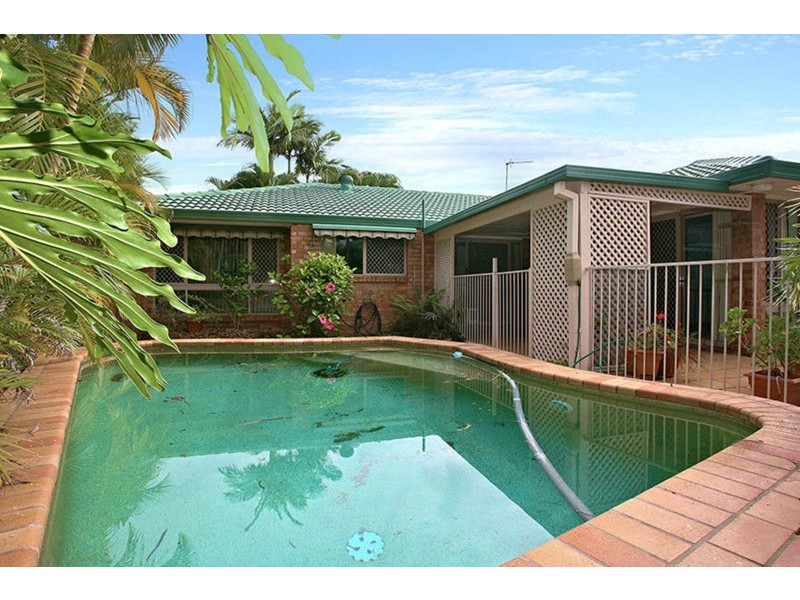 6 Macedon Close, Robina QLD 4226