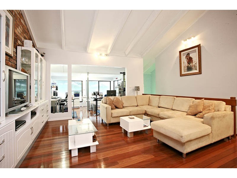 1 Gretel Drive, Mermaid Waters QLD 4218