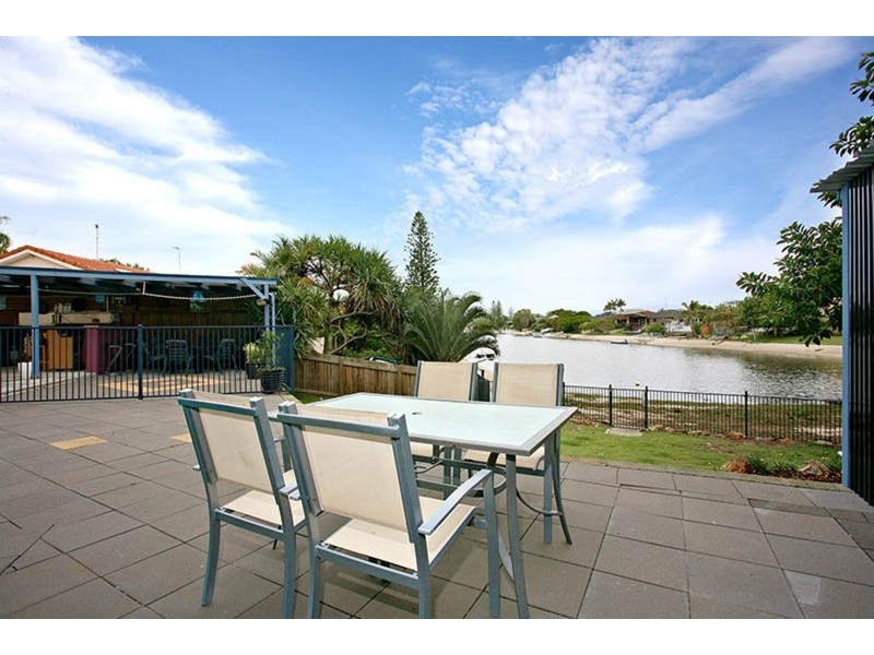 1 Gretel Drive, Mermaid Waters QLD 4218