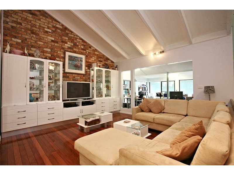 1 Gretel Drive, Mermaid Waters QLD 4218