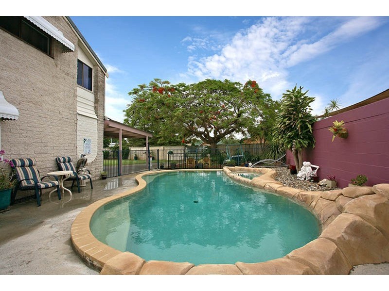 1 Gretel Drive, Mermaid Waters QLD 4218