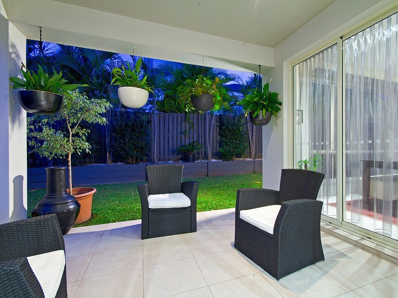 15 Port Peyra Crescent, Varsity Lakes QLD 4227