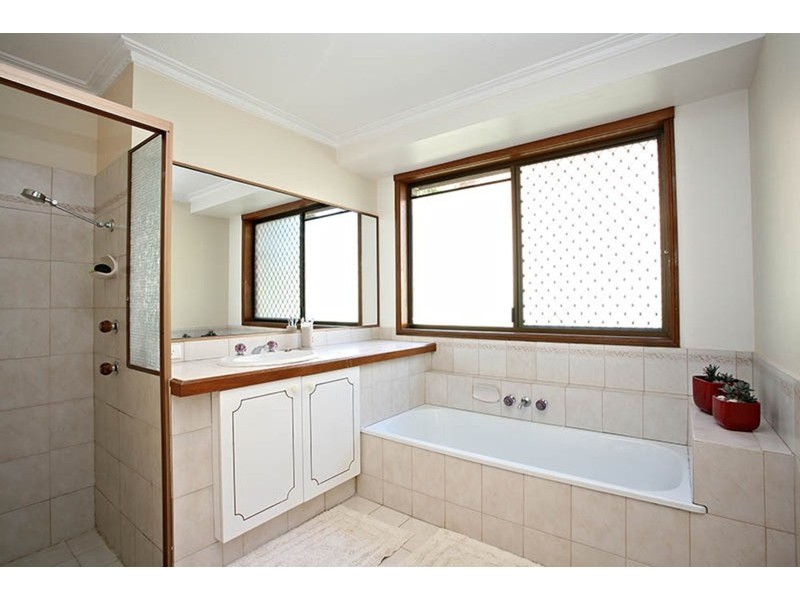 4 Cheltenham Drive, Robina QLD 4226