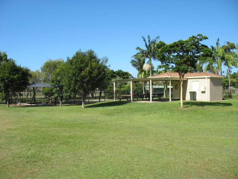 1/5 Greenlands Drive, Varsity Lakes QLD 4227