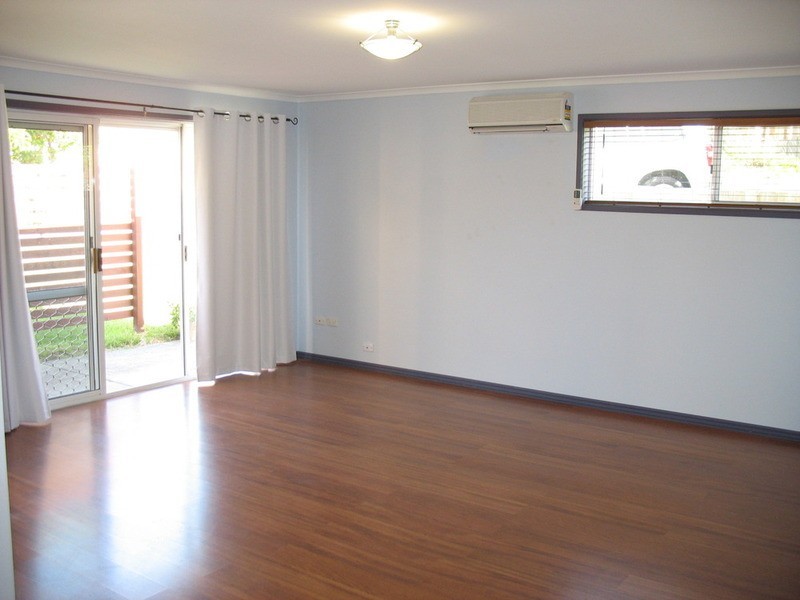 1/5 Greenlands Drive, Varsity Lakes QLD 4227