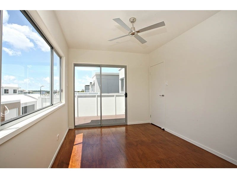 28 South Bay Drive, Varsity Lakes QLD 4227