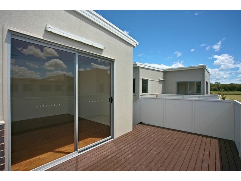 28 South Bay Drive, Varsity Lakes QLD 4227