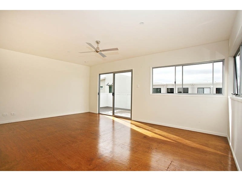 28 South Bay Drive, Varsity Lakes QLD 4227