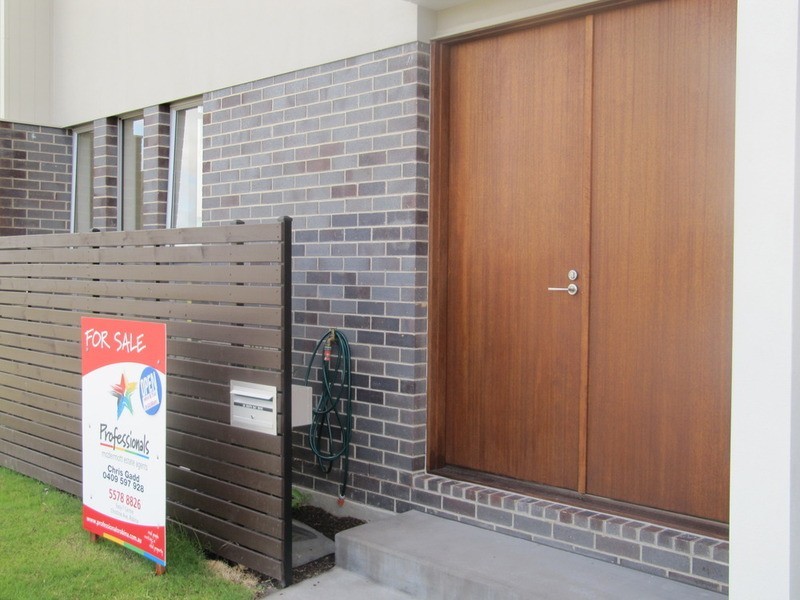 28 South Bay Drive, Varsity Lakes QLD 4227