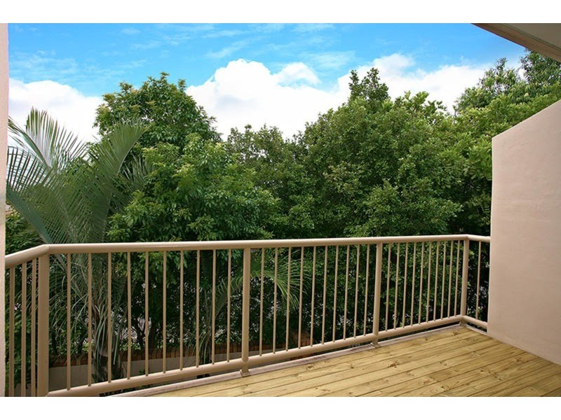 Scholar’s Cove 2/21 Regensberg Close, Varsity Lakes QLD 4227