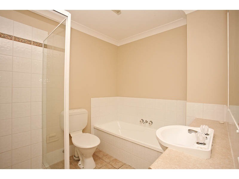 Scholar’s Cove 2/21 Regensberg Close, Varsity Lakes QLD 4227