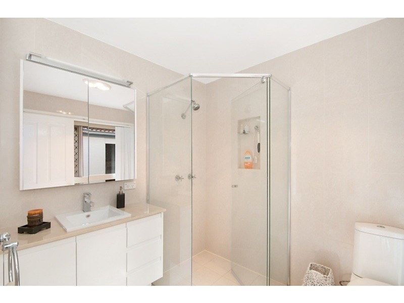 12 Chatswood Court, Robina QLD 4226