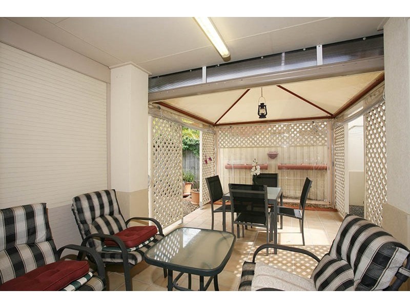 1/8 Peppertree Circuit, Robina QLD 4226