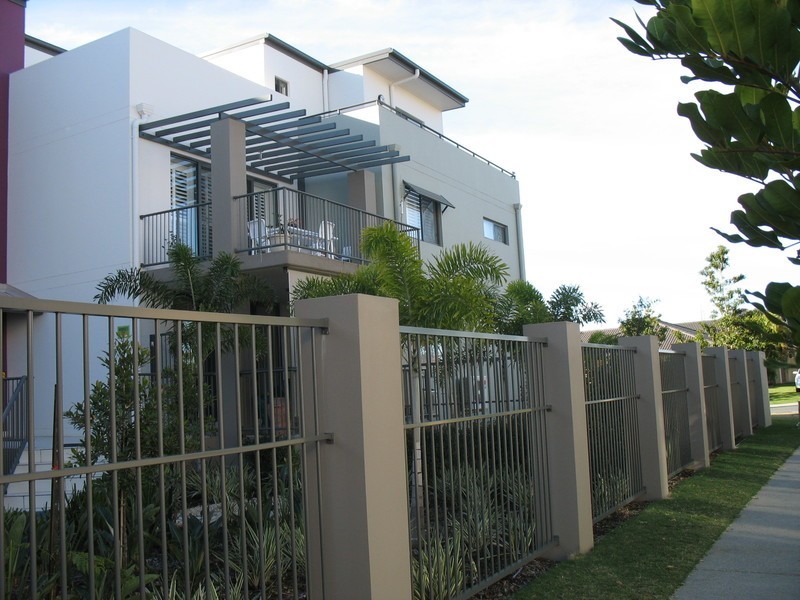 16/1 Acacia Court, Robina QLD 4226