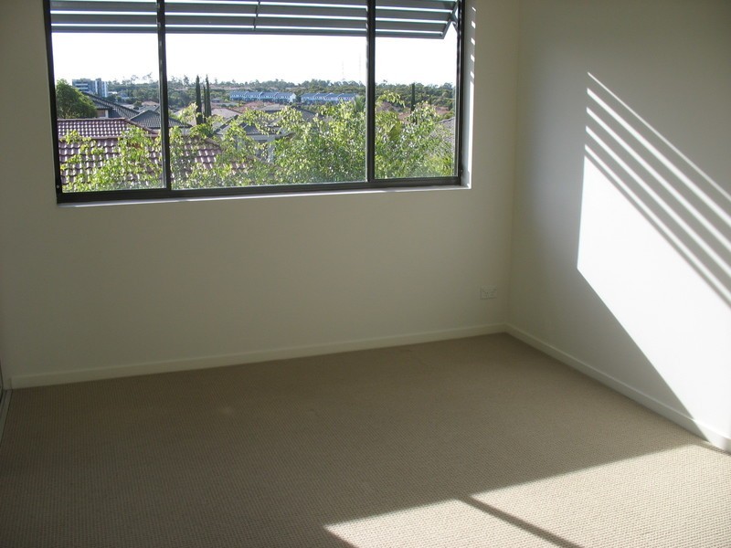 16/1 Acacia Court, Robina QLD 4226