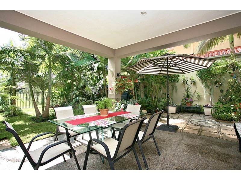 6 Fan Road, Robina QLD 4226